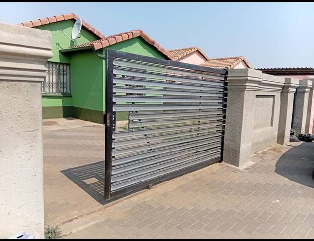 3 BEDROOM HOUSE FOR SALE IN WINDMILL PARK EXT